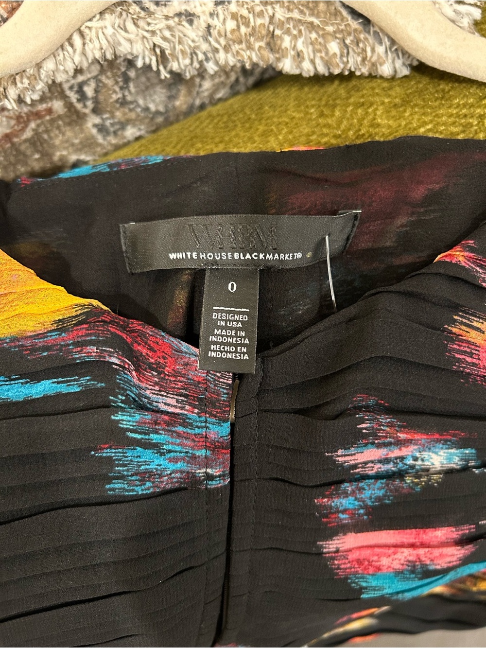 NWOT White House Black Market Multicolor Abstract Flutter Sleeve Blouse Size 0 - Picture 6 of 11